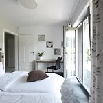 Sun Apartment *